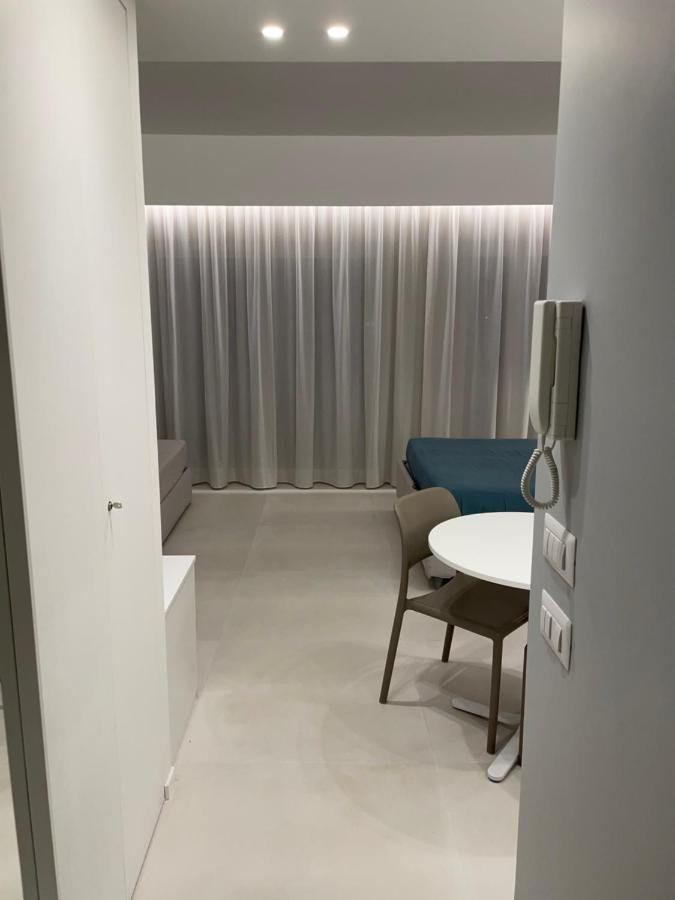 La Finestra Sul Mare Modern Apartment 지아르디니낙소스 외부 사진