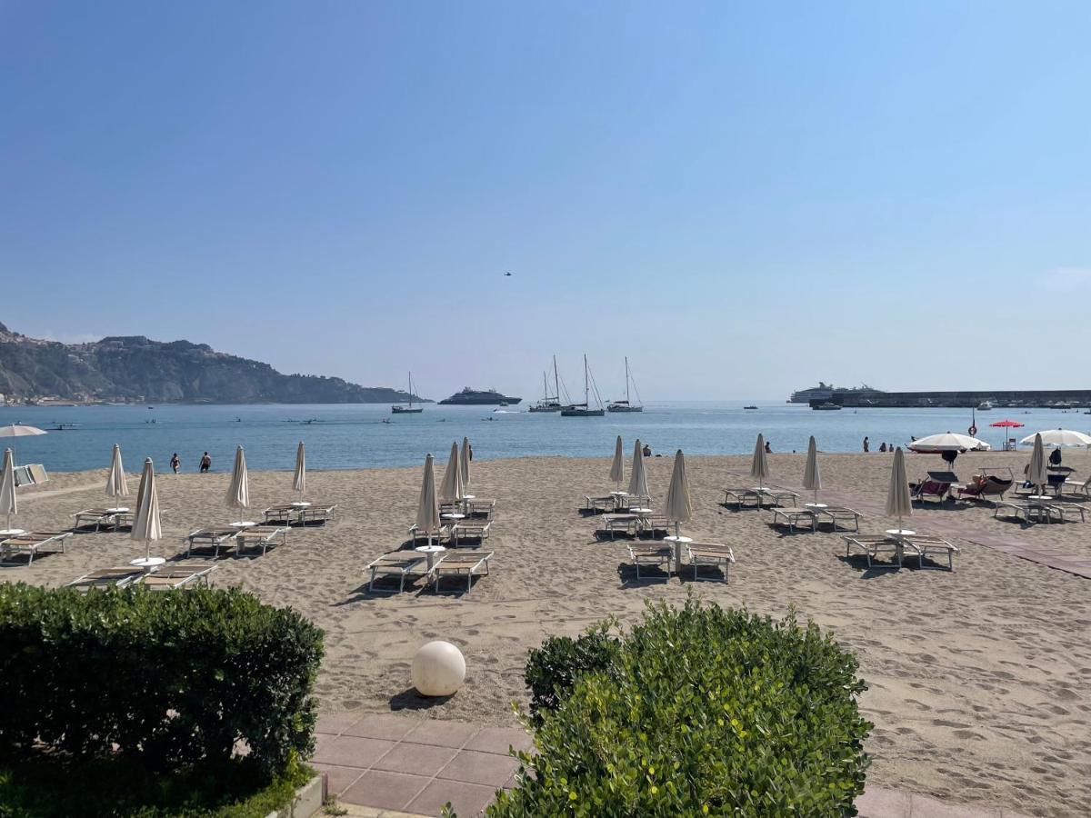 La Finestra Sul Mare Modern Apartment 지아르디니낙소스 외부 사진