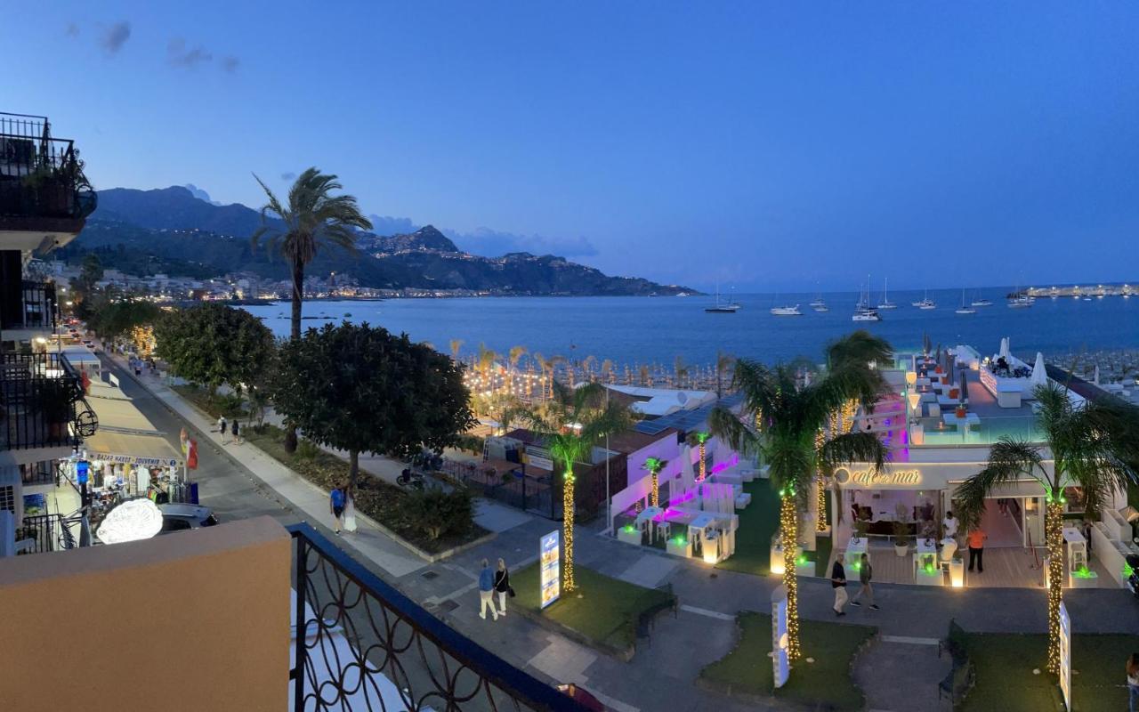 La Finestra Sul Mare Modern Apartment 지아르디니낙소스 외부 사진