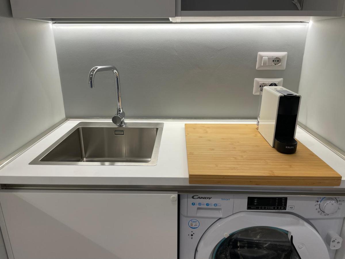 La Finestra Sul Mare Modern Apartment 지아르디니낙소스 외부 사진