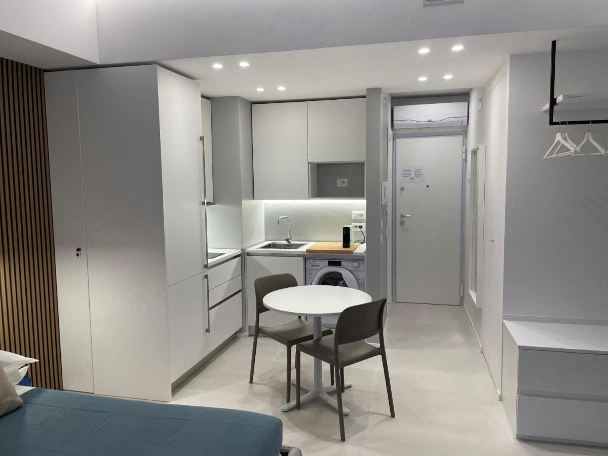 La Finestra Sul Mare Modern Apartment 지아르디니낙소스 외부 사진
