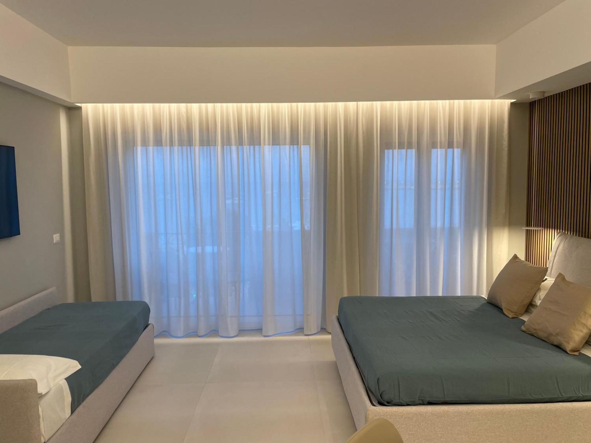 La Finestra Sul Mare Modern Apartment 지아르디니낙소스 외부 사진