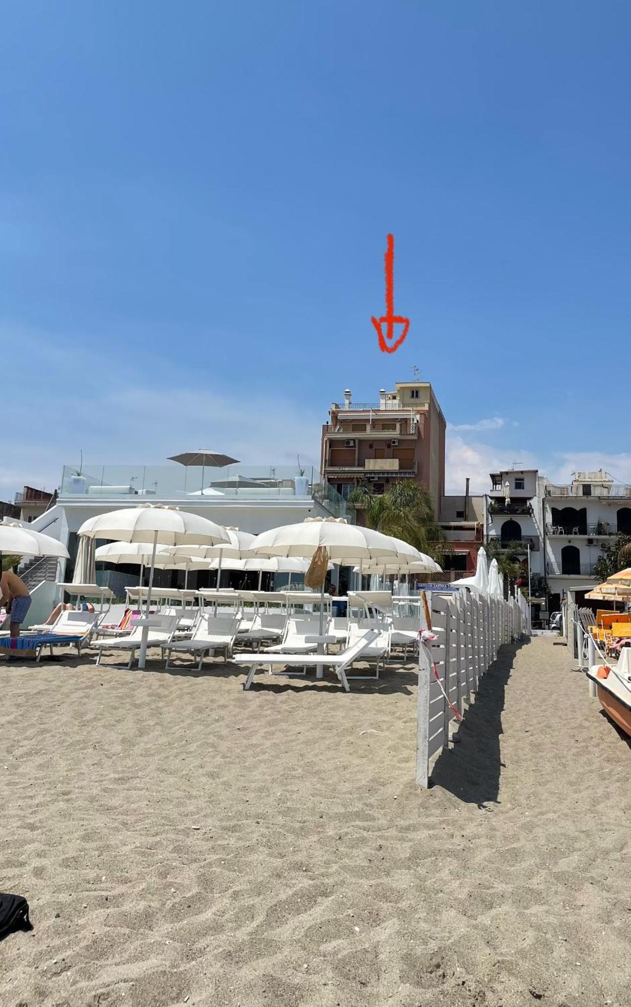 La Finestra Sul Mare Modern Apartment 지아르디니낙소스 외부 사진