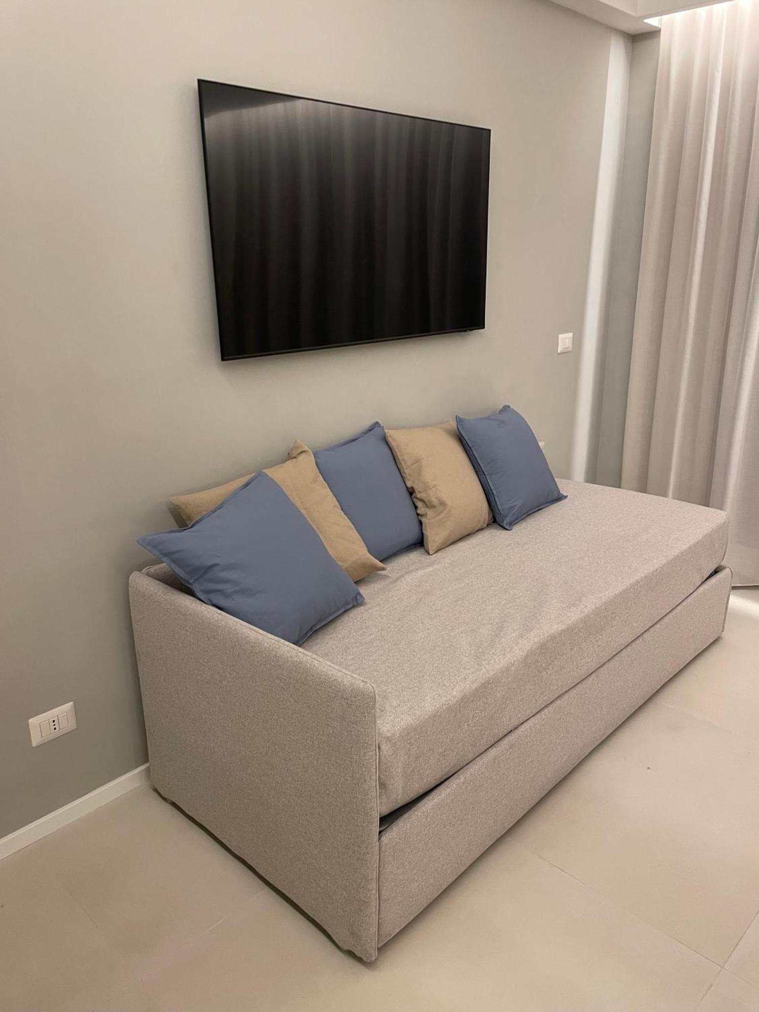 La Finestra Sul Mare Modern Apartment 지아르디니낙소스 객실 사진